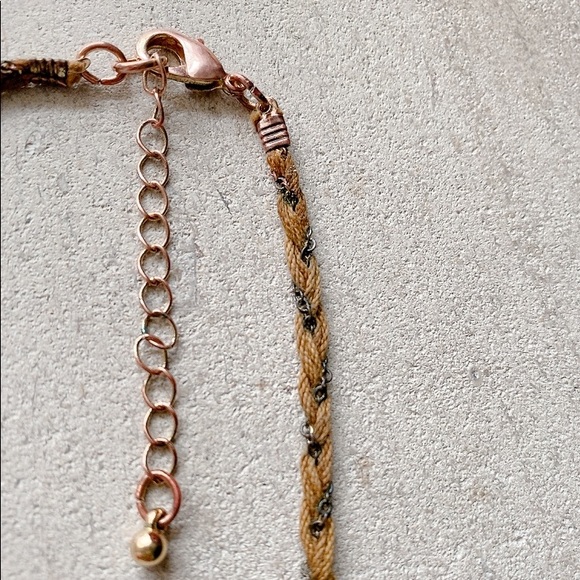 Set. White-crackle stone necklace with earrings. - Picture 7 of 13